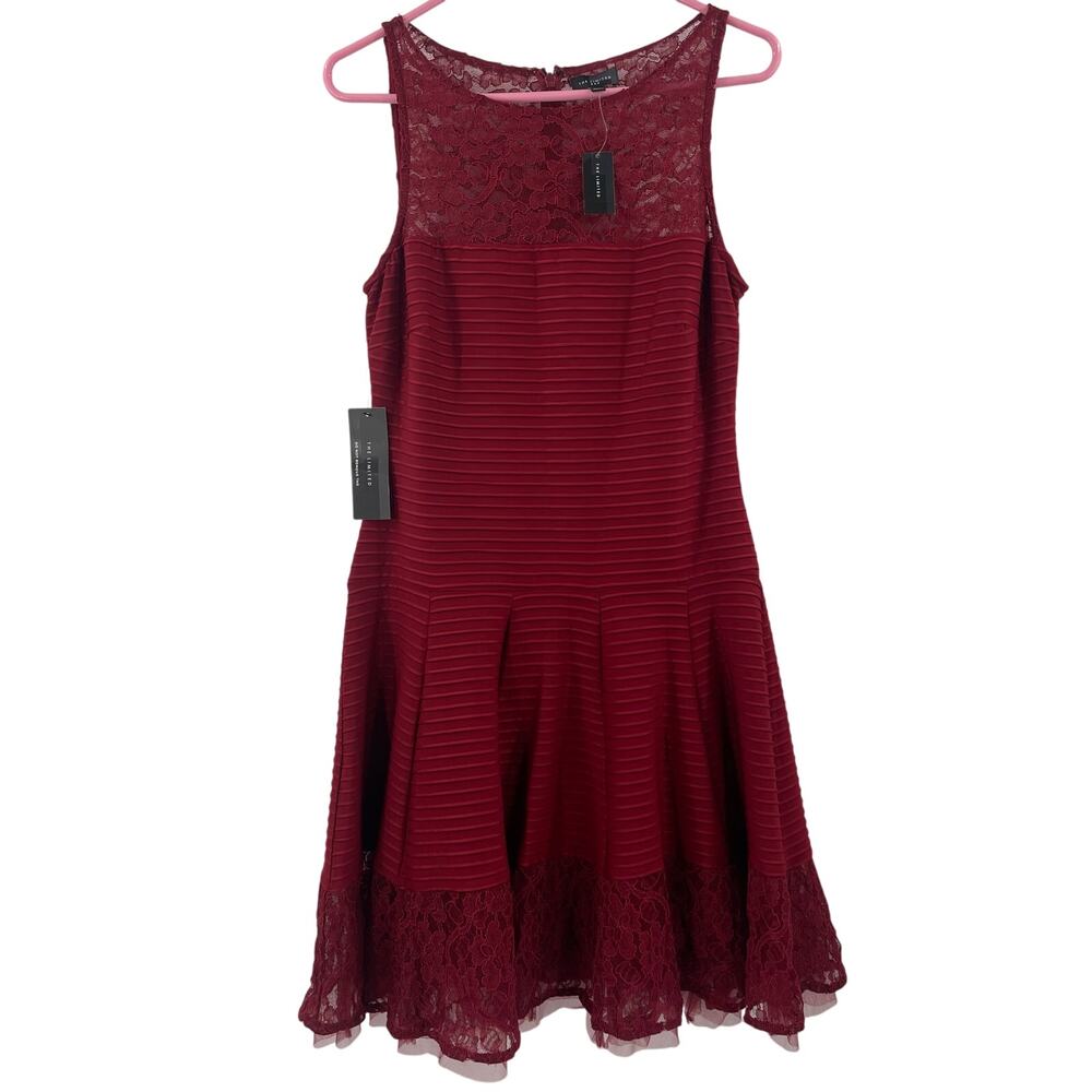 THE LIMITED Dress Size 6 NWT Red Textured Stripes Fit and Flare Lace Sleeveless
